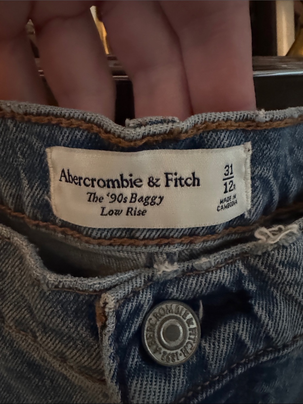 Womens Abercrombie and Fitch 90’s baggy low rise NWT BLUE JEANS 31 12